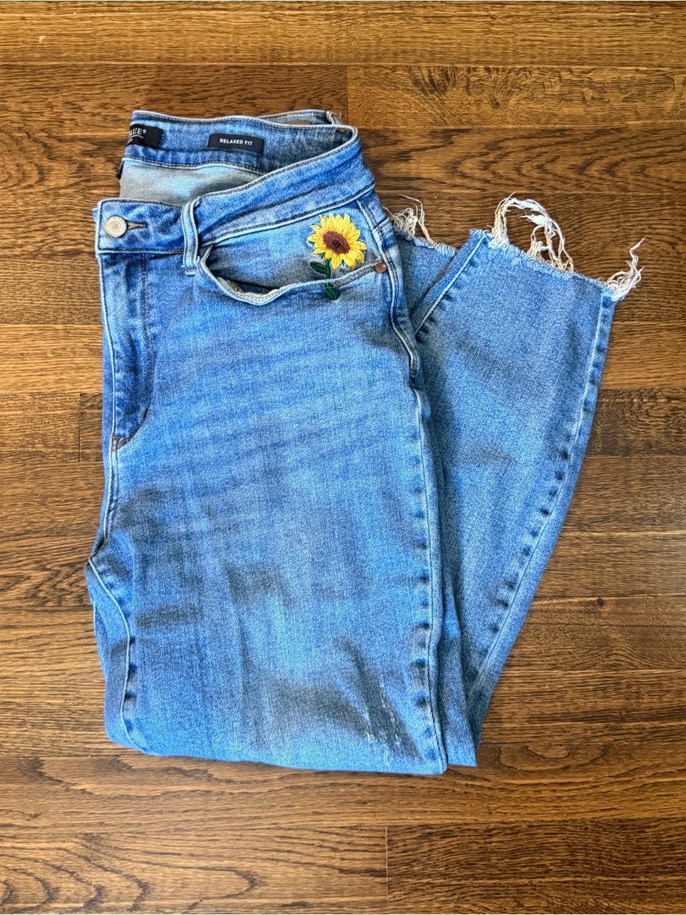 Judy Blue Light Blue Ankle Crop Jeans with Sunflower Accent